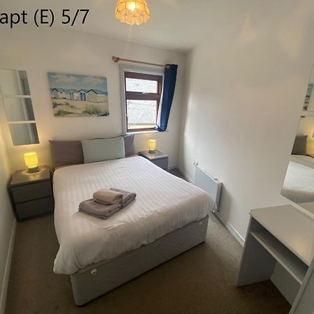 Crescent Close Galway Room photo