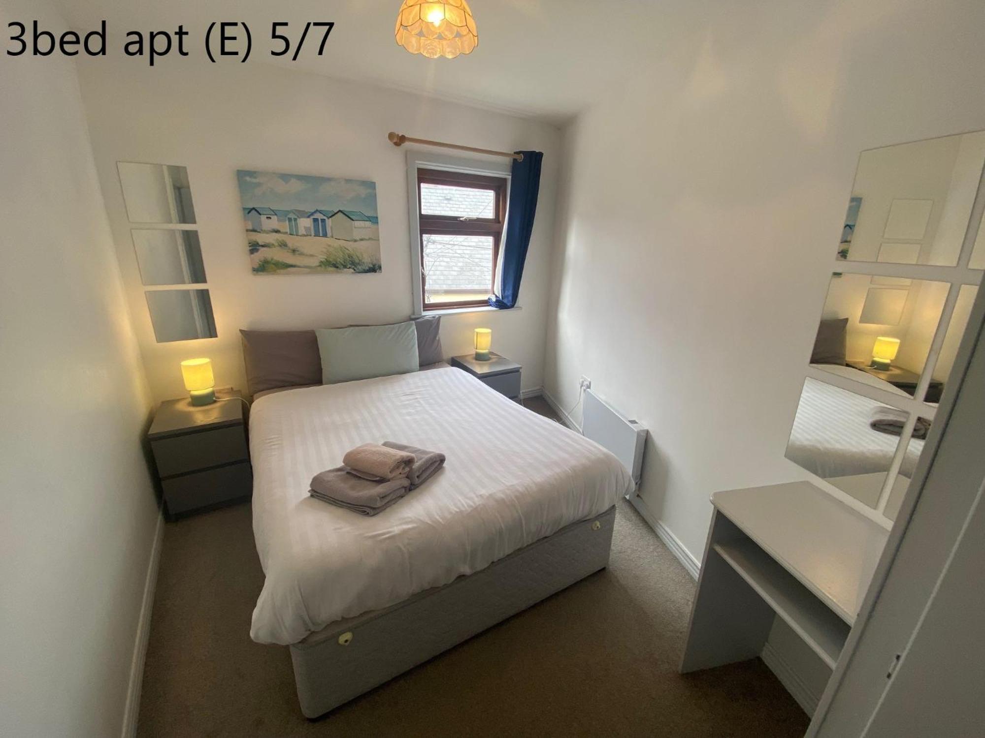 Crescent Close Galway Room photo