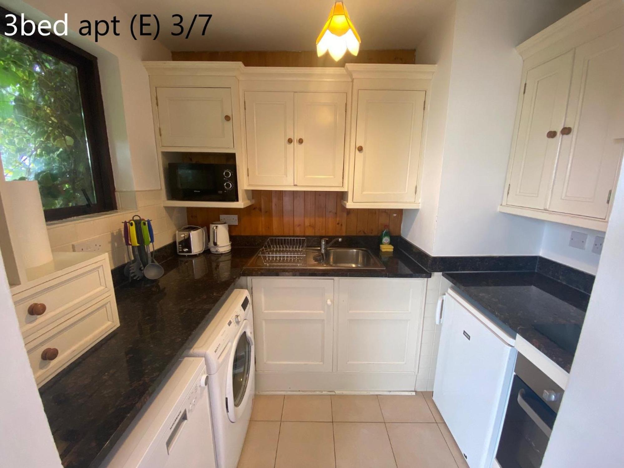 Crescent Close Galway Room photo