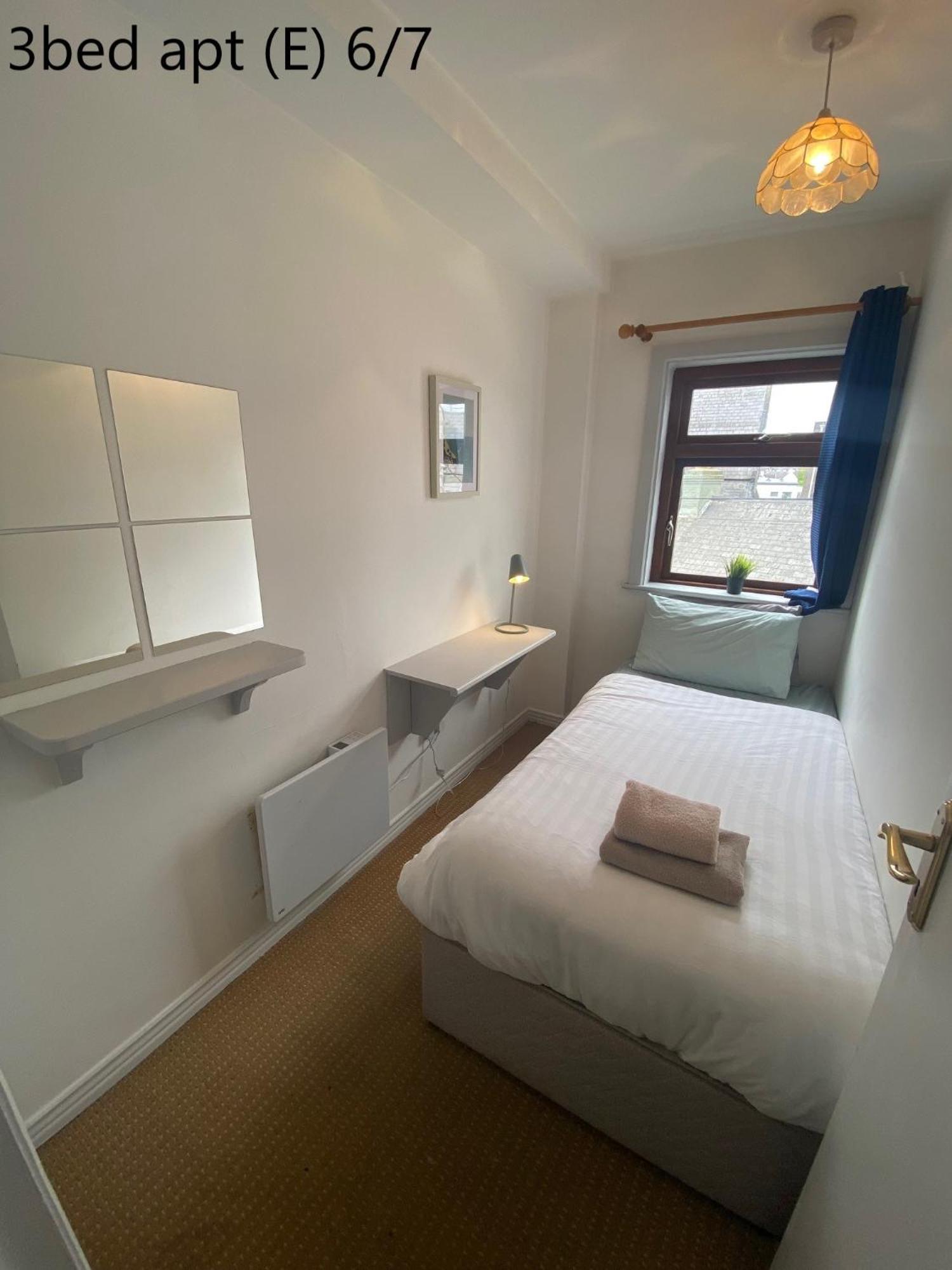 Crescent Close Galway Room photo