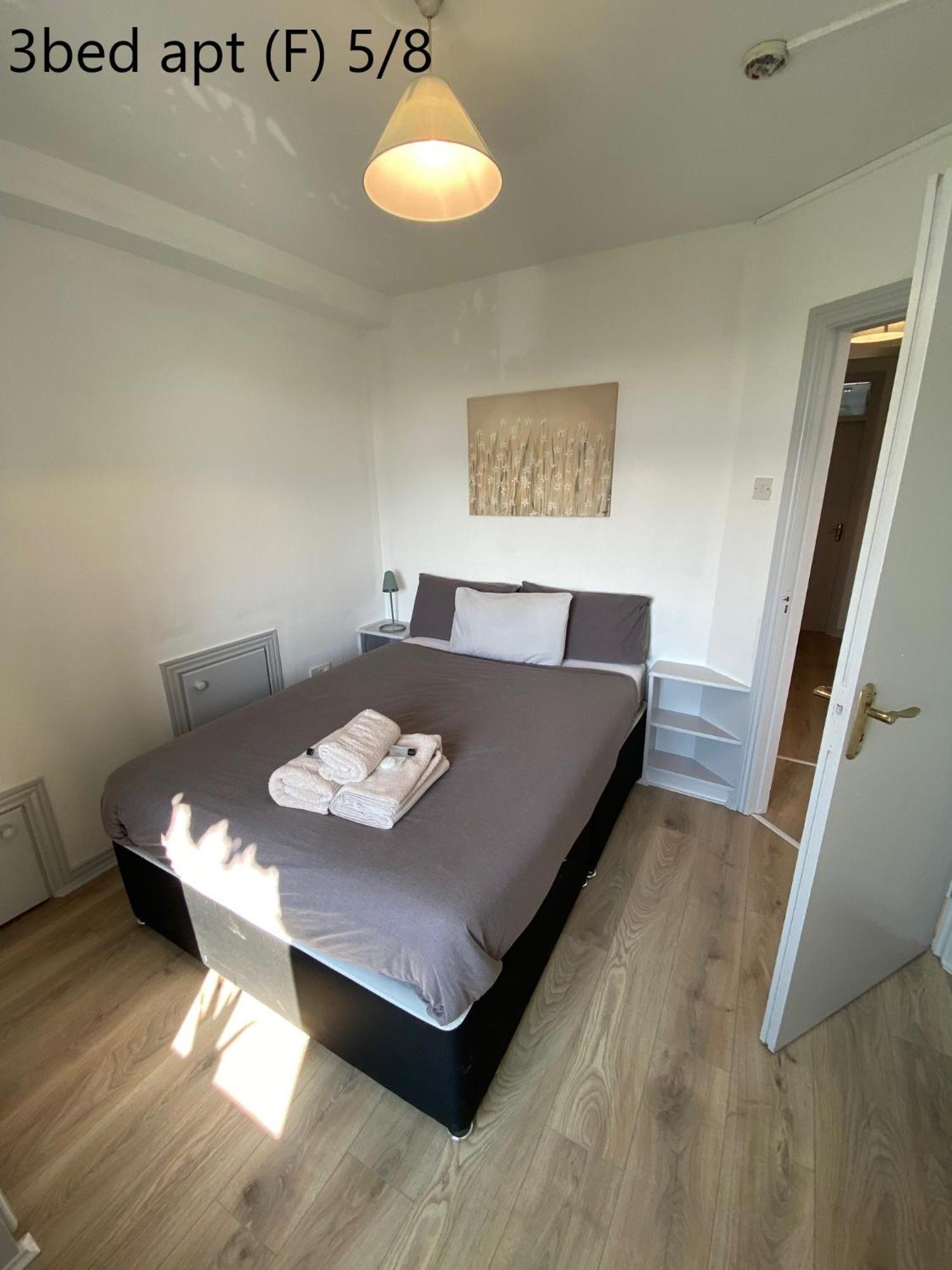 Crescent Close Galway Room photo