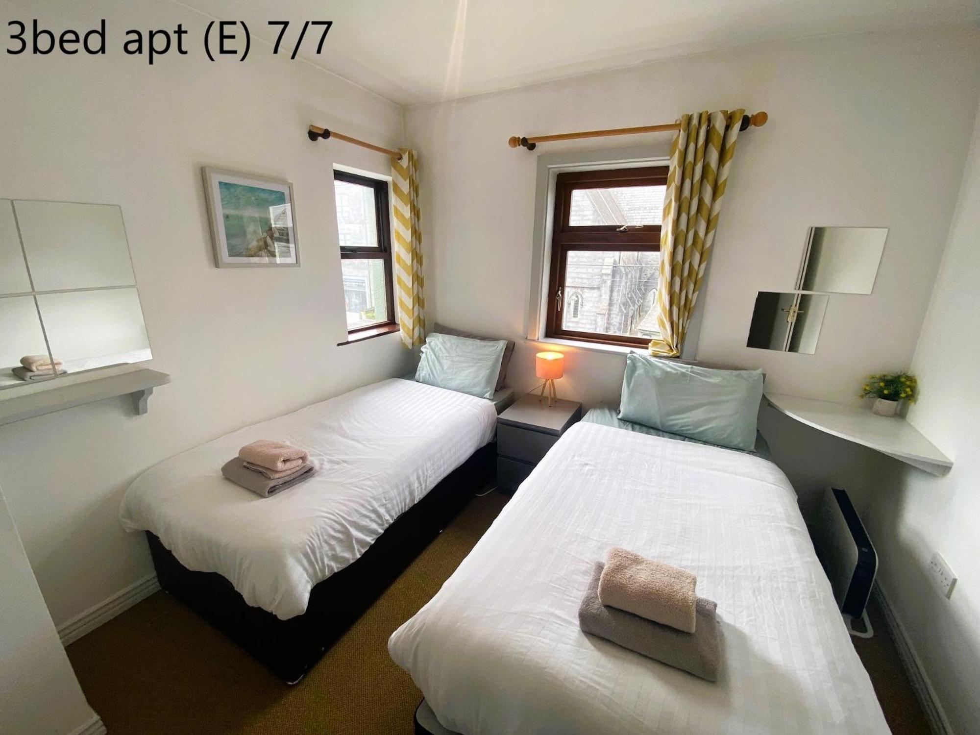 Crescent Close Galway Room photo