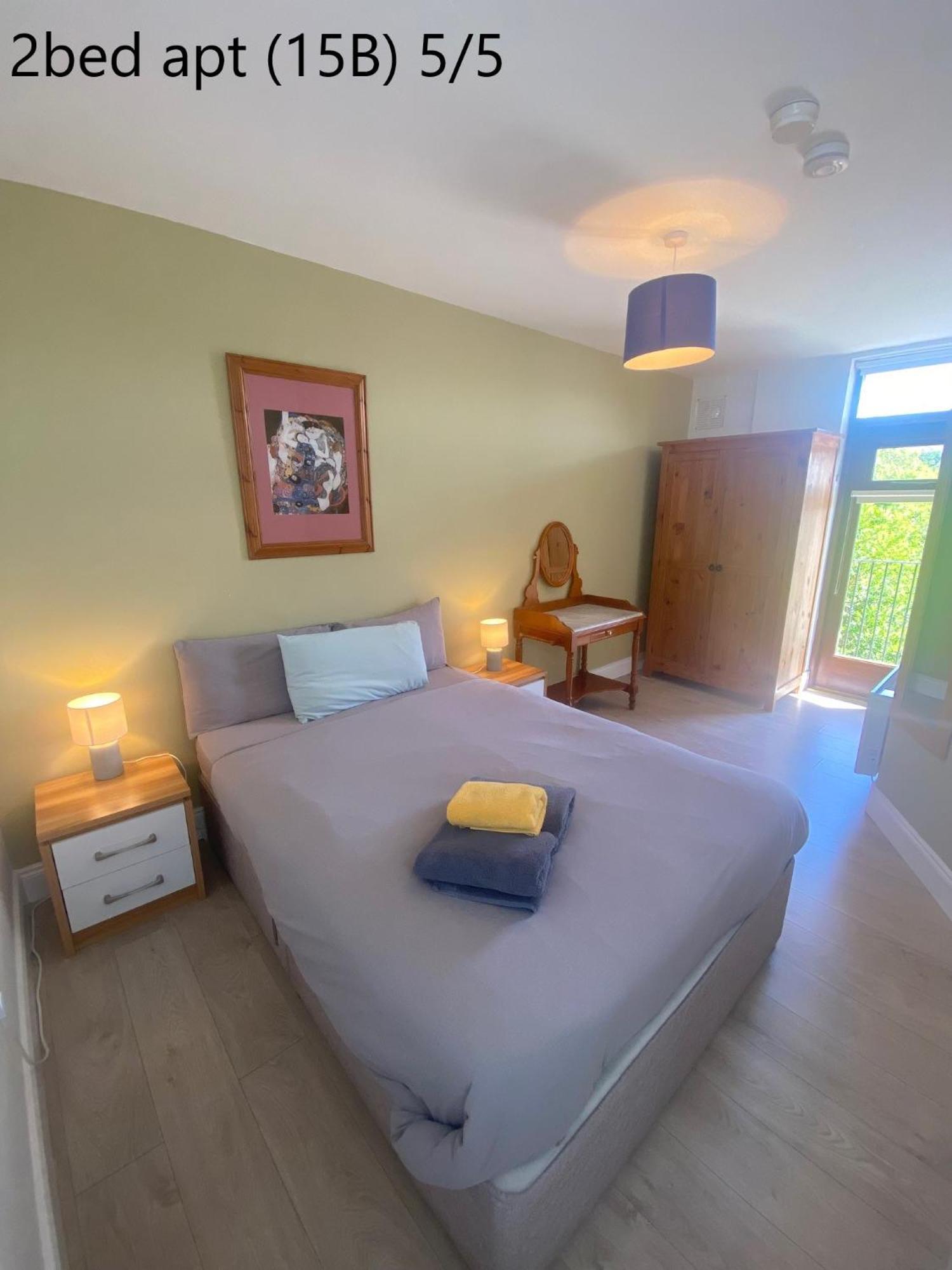Crescent Close Galway Room photo