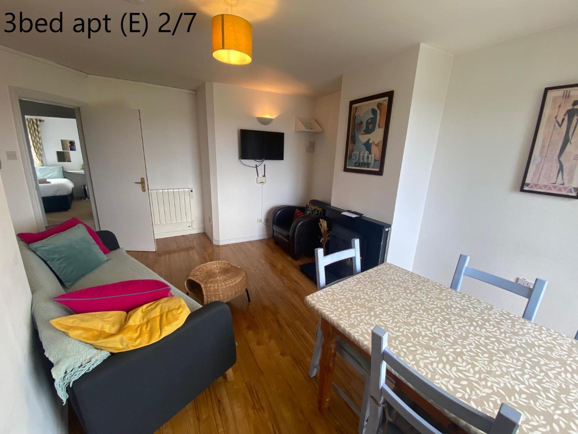 Crescent Close Galway Room photo
