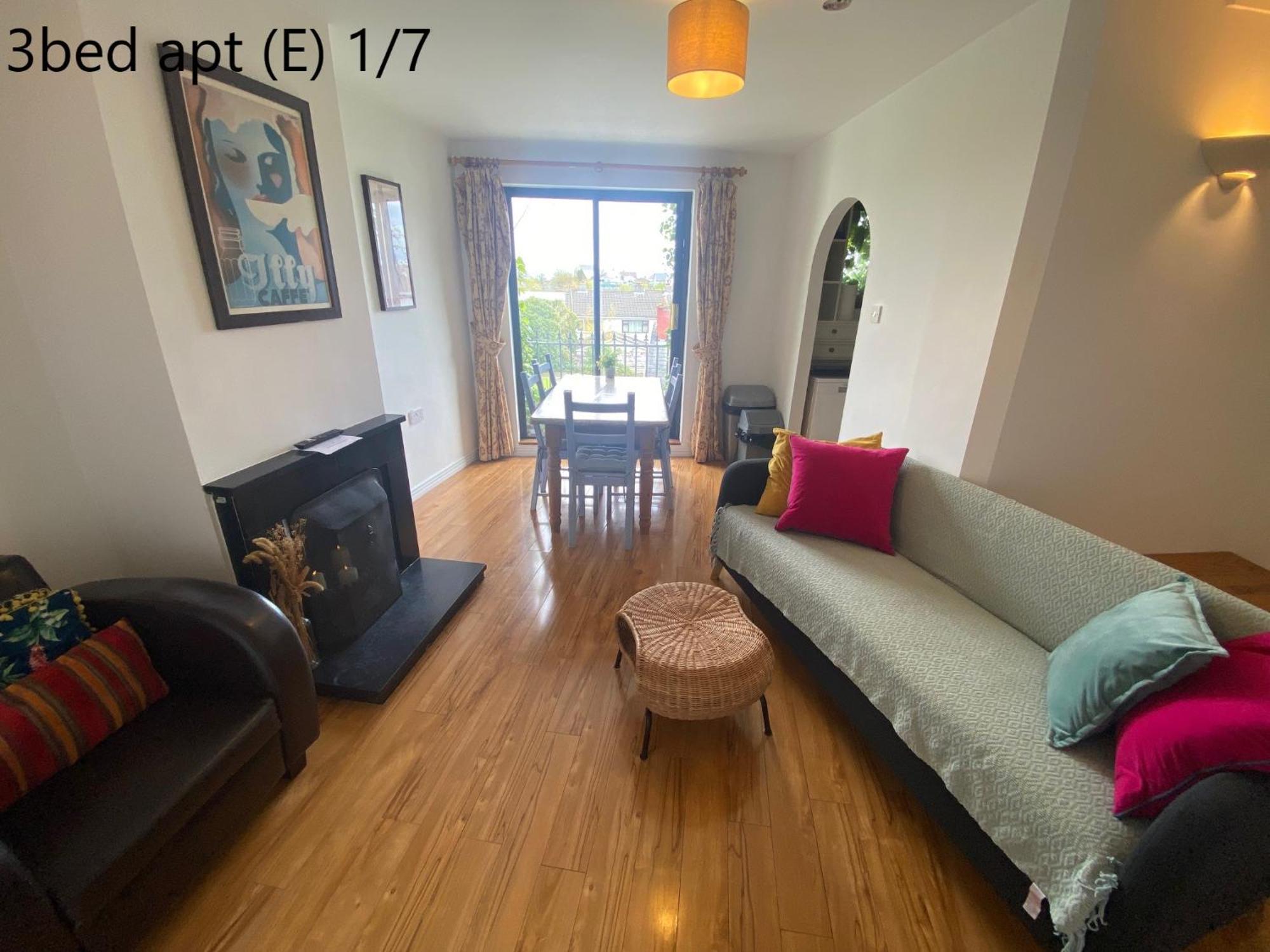 Crescent Close Galway Room photo