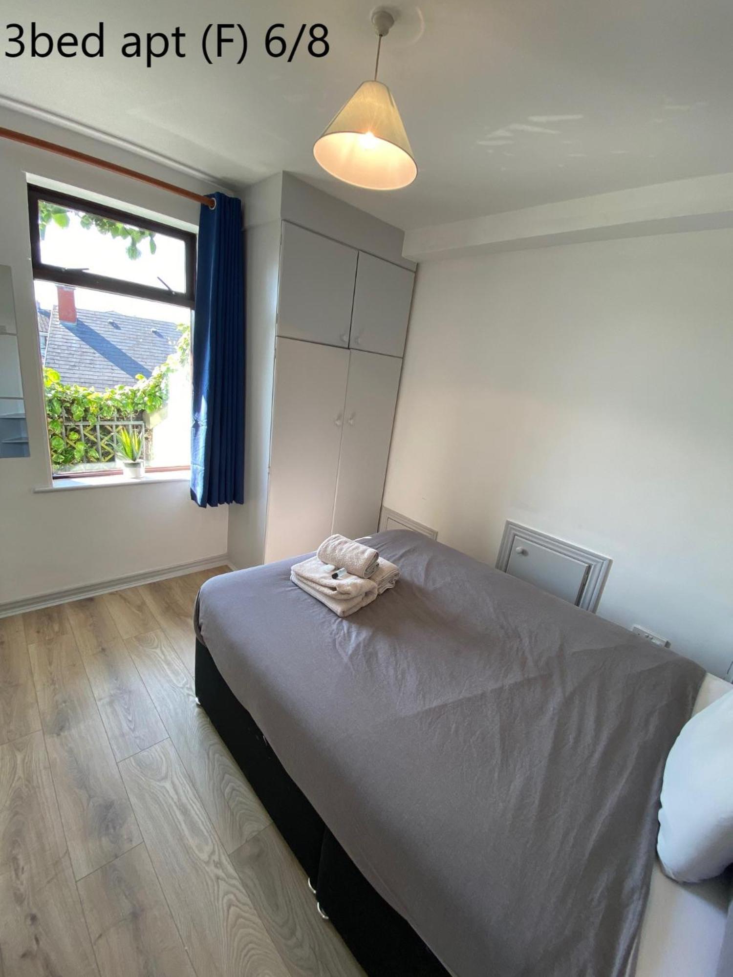 Crescent Close Galway Room photo