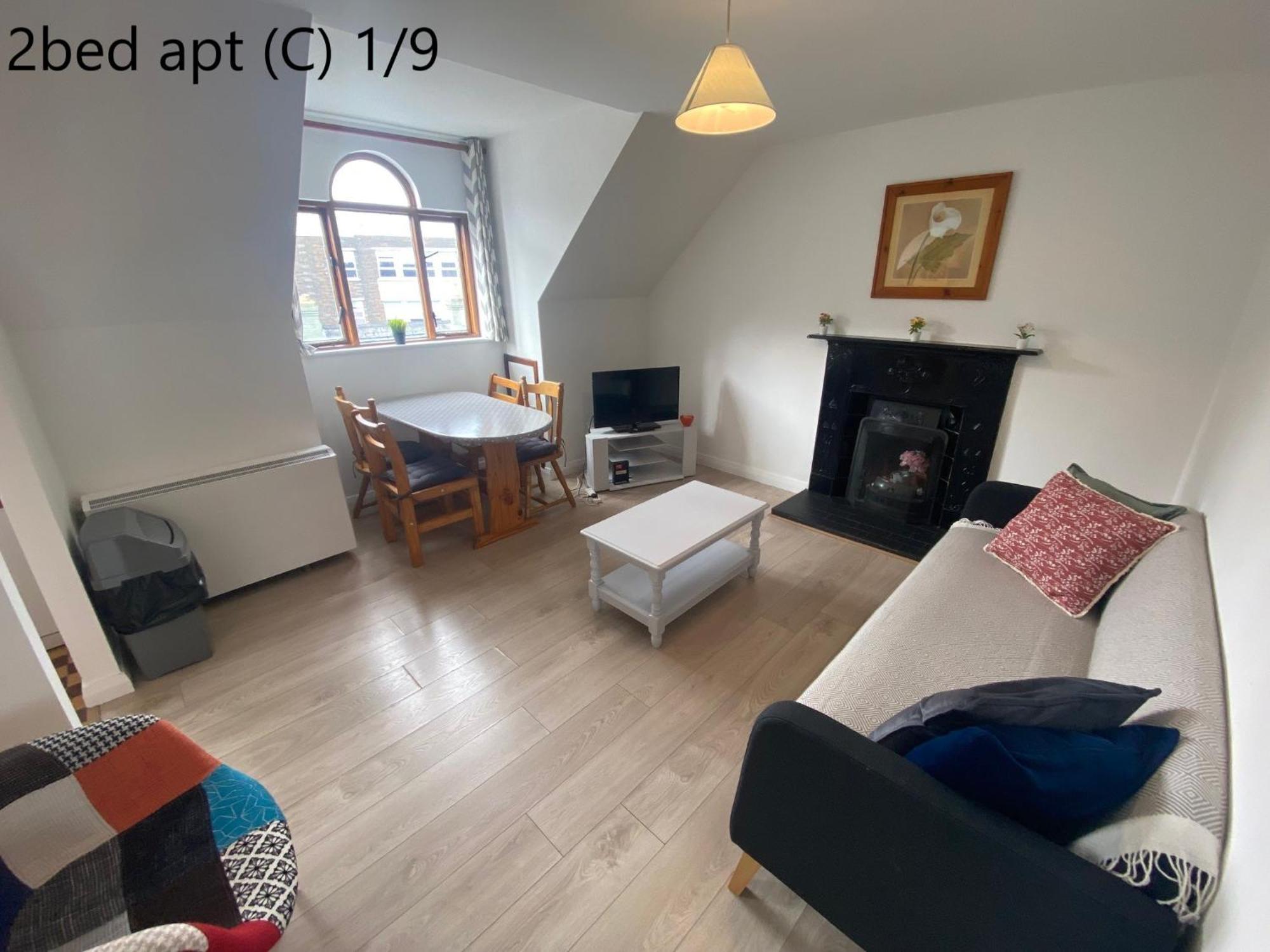 Crescent Close Galway Room photo