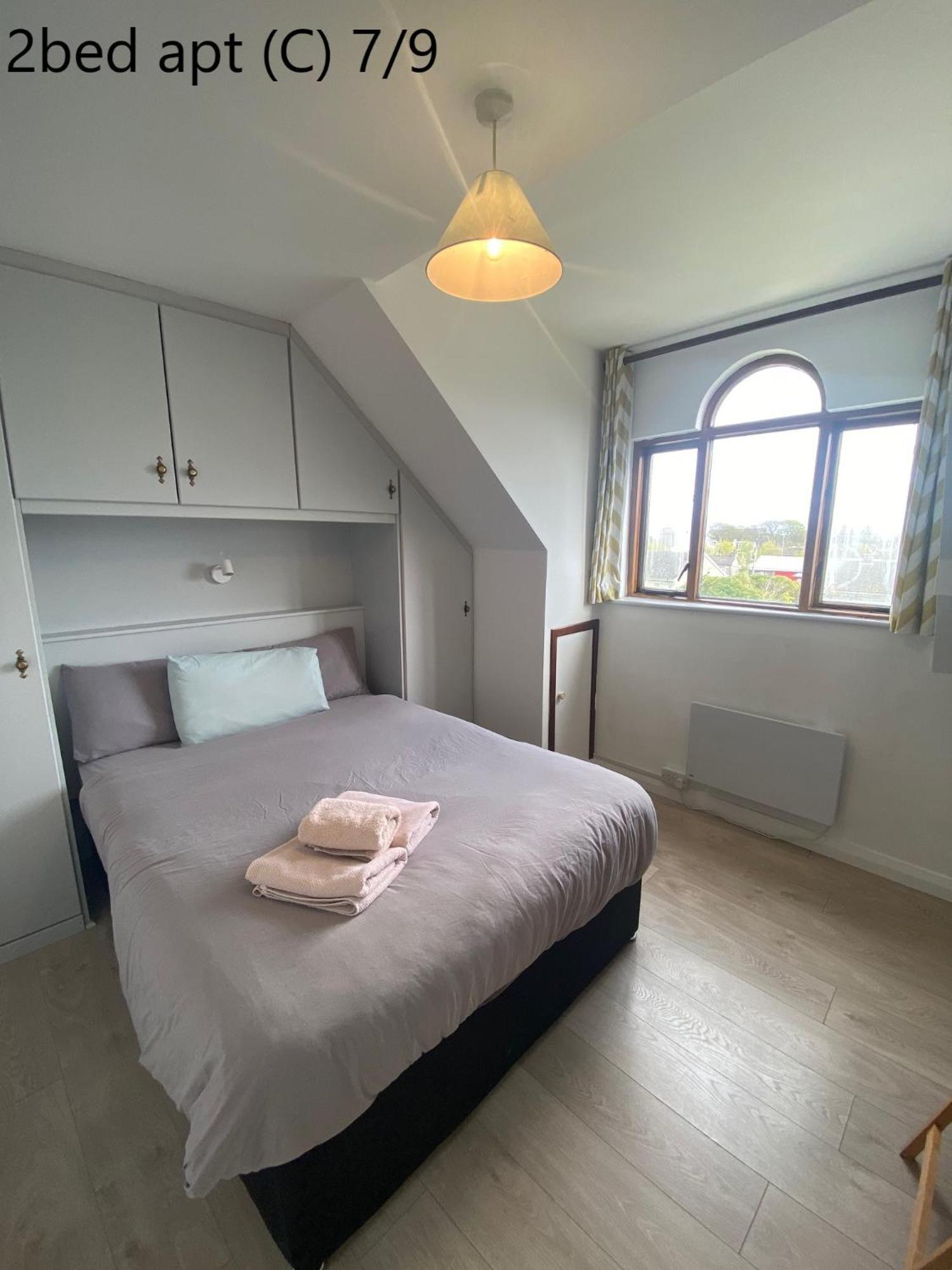 Crescent Close Galway Room photo